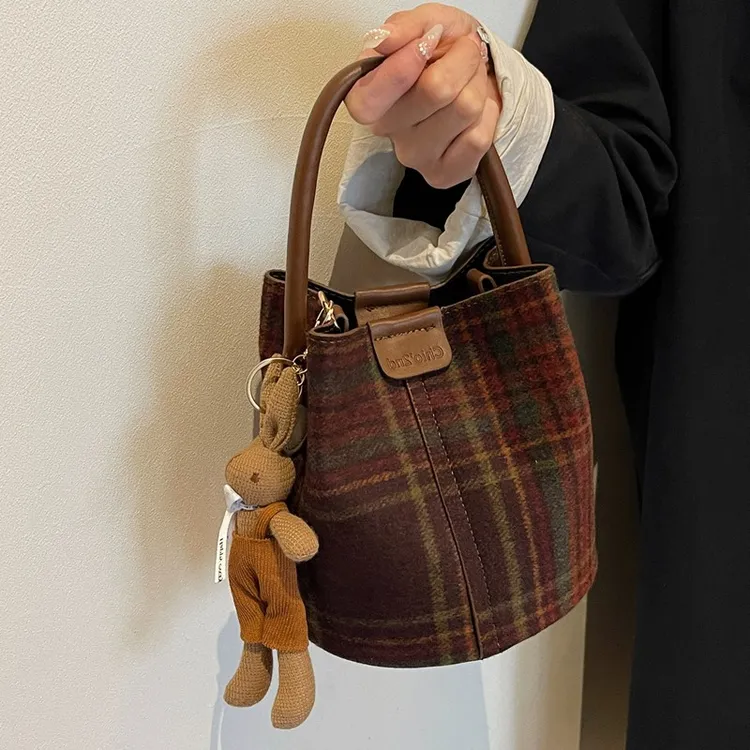 今年流行红格子子母水桶包斜挎包2025新款潮时尚百搭网红手提小包