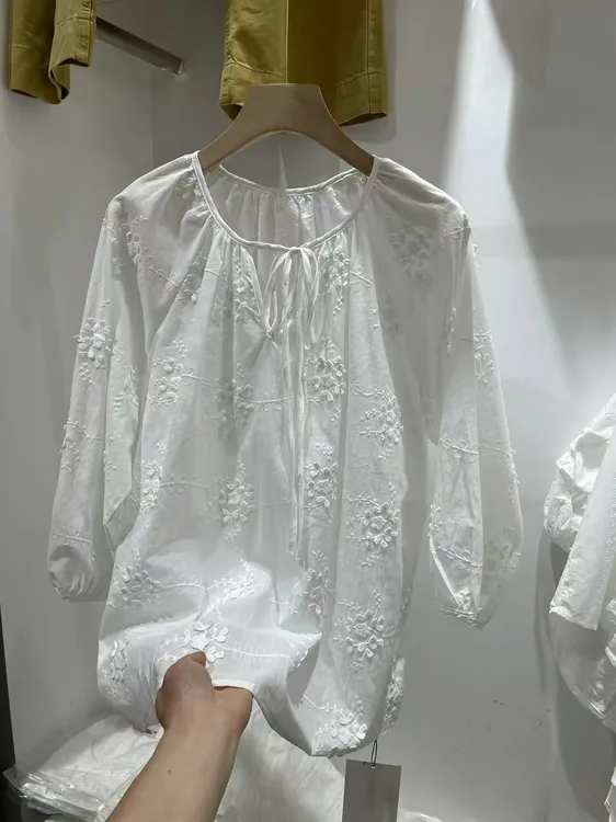 2025春夏新款韩系时尚领口系带刺绣衬衣女宽松休闲长袖绣花棉衬衫