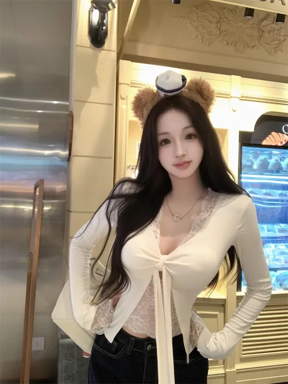 蕾丝拼接假两件绑带v领T恤女秋季长袖修身设计感辣妹短款打底上衣