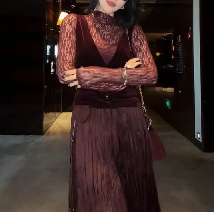 欧货洋气两面穿蕾丝拼接长袖丝绒小衫【实物微色差】