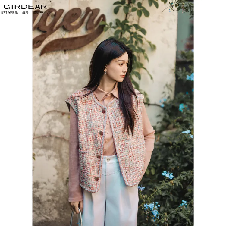 GIRDEAR/哥弟时尚简约气质轻奢洋气小香风精致温柔马夹女 1400791