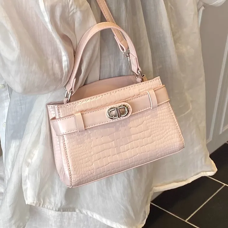 包包女式2025新款超火精致手提凯莉轻奢小众高级感鳄鱼咖色包包