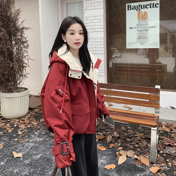 新年圣诞红休闲工装派克棉服女2025冬季新款设计撞色连帽加绒外套