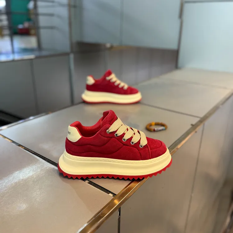 男鞋春秋新款轻奢百搭时尚潮鞋欧洲站轻奢厚底老爹鞋网红爆款鞋子