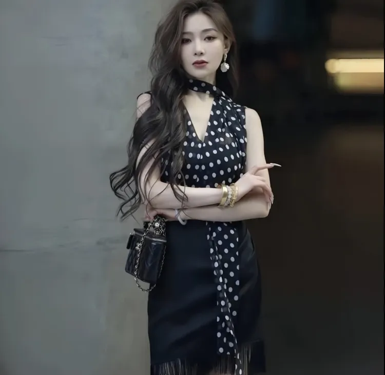 2025夏季网红新款时尚女轻熟风波点无袖上衣小众气质优雅系带