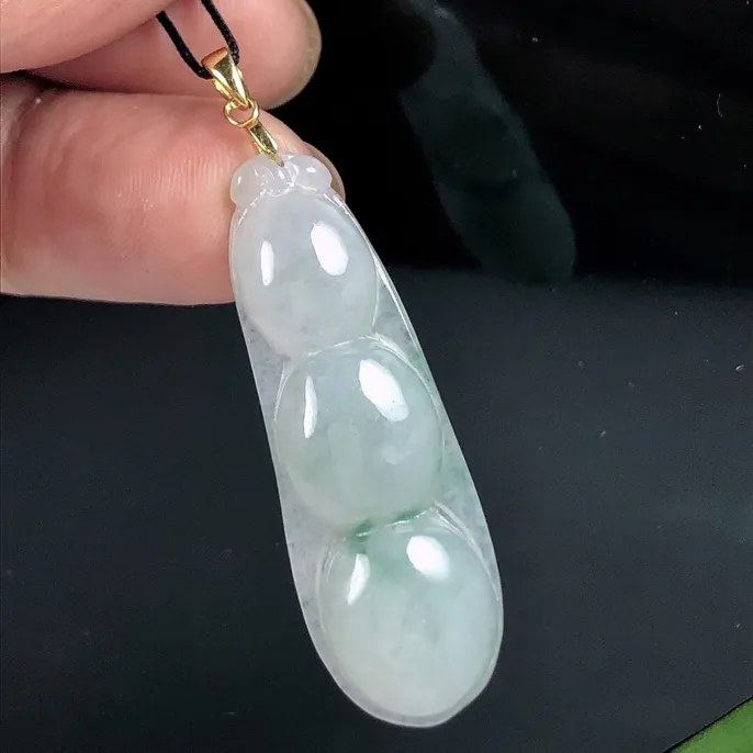 缅甸天然翡翠A货，925银扣镶嵌冰润飘花福豆吊坠正品四季豆玉挂坠