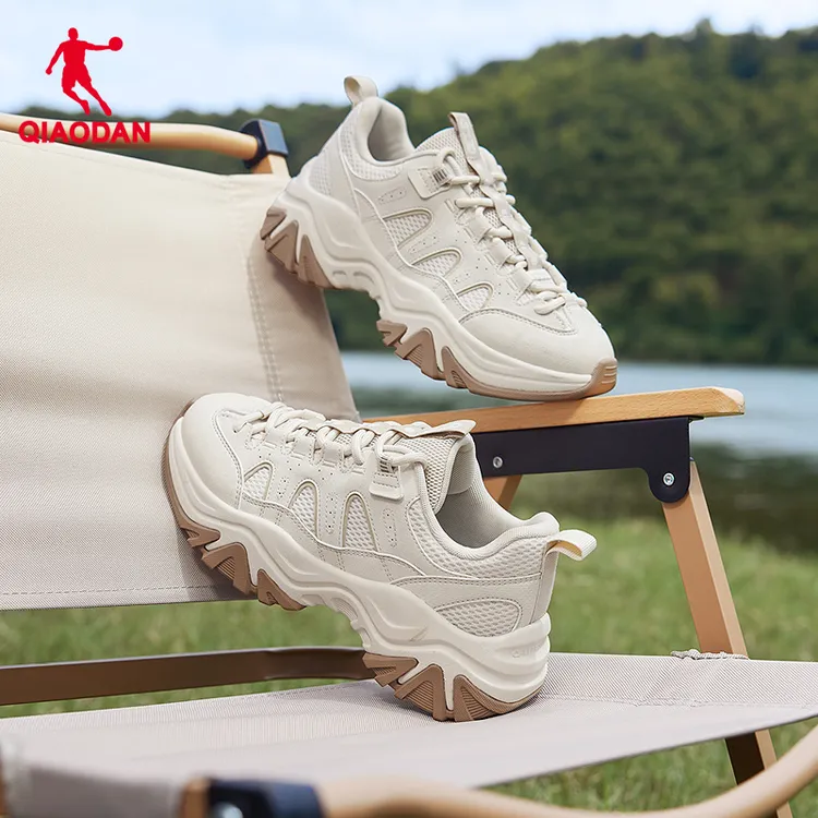 乔丹皮面防水休闲鞋女2025秋冬厚底增高学生百搭老爹鞋女鞋子