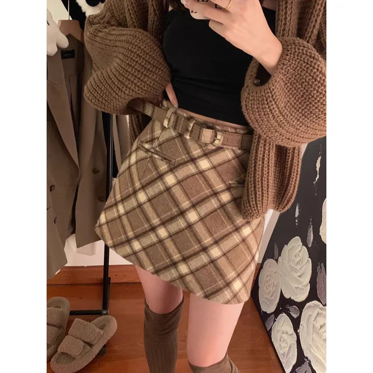 卡其色毛呢格纹短裙女小个子秋冬款加厚高腰显瘦格子a字包臀短裙
