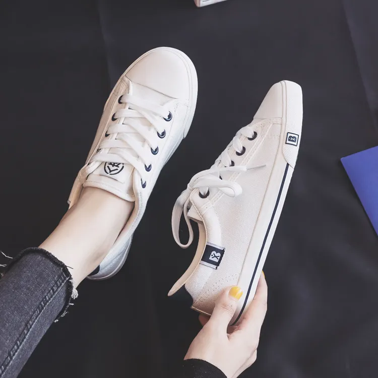 人本低帮帆布鞋秋季大码透气布鞋41-43码小白鞋平底休闲运动女鞋