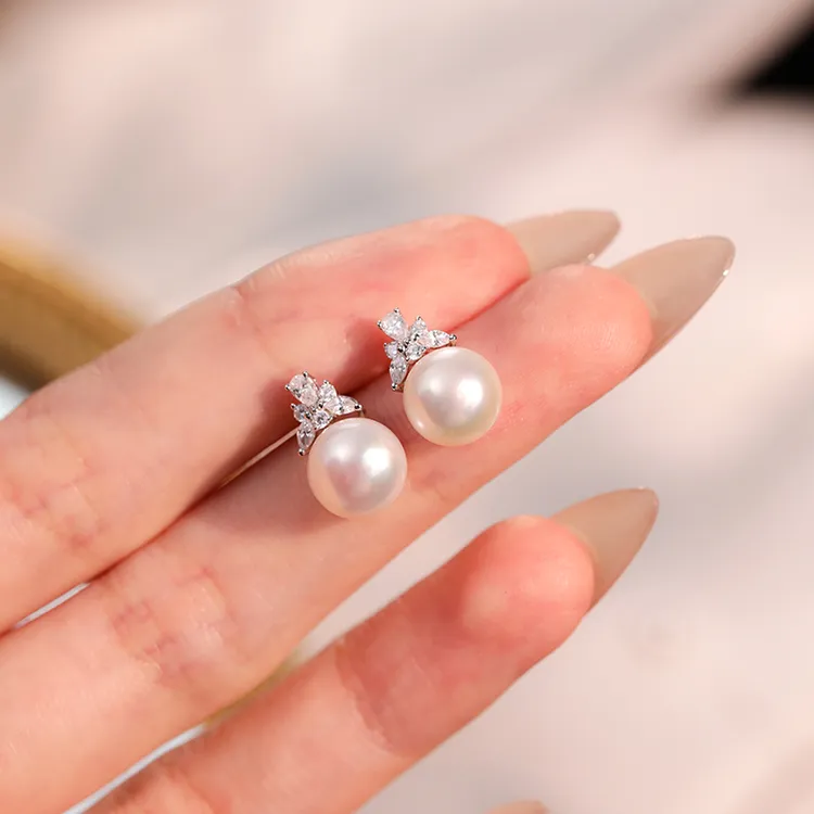 925银淡水珍珠耳钉女蝴蝶闪耀轻奢甜美少女感百搭耳饰