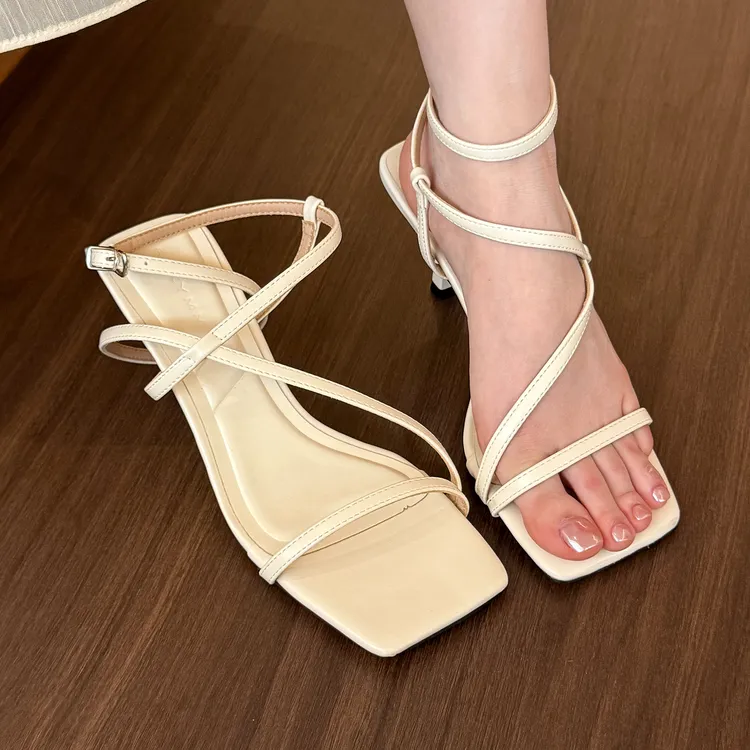 elingstudio 好气质！米白色一字带露趾凉鞋女2025年春夏细高跟鞋
