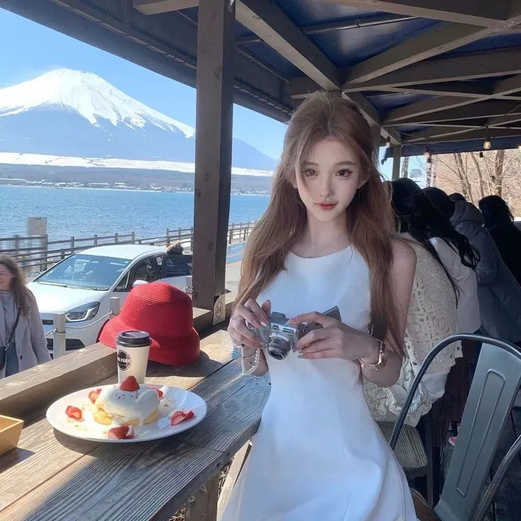 眼泪女王黑色无袖连衣裙女夏收腰高级感白色优雅裙子