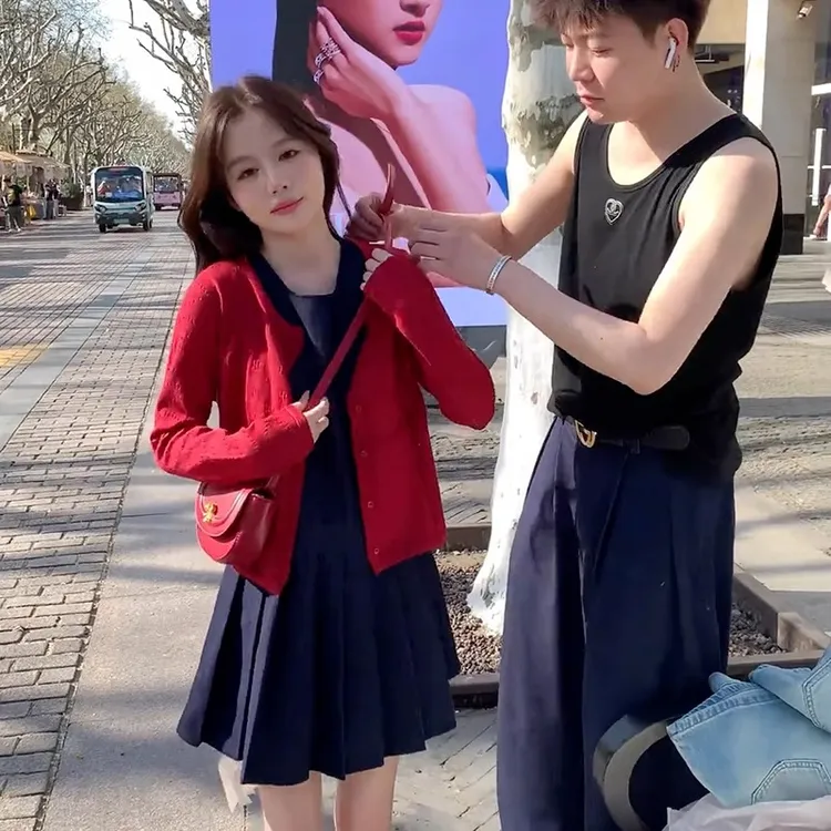 2025年新款复古学院风牛仔背心裙百褶连衣裙女夏红色针织开衫外套