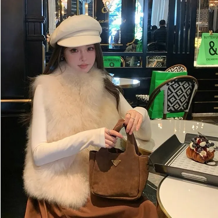 人造皮草 流行名媛坎肩仿狐狸毛百搭立体高级感温柔马甲外套冬装