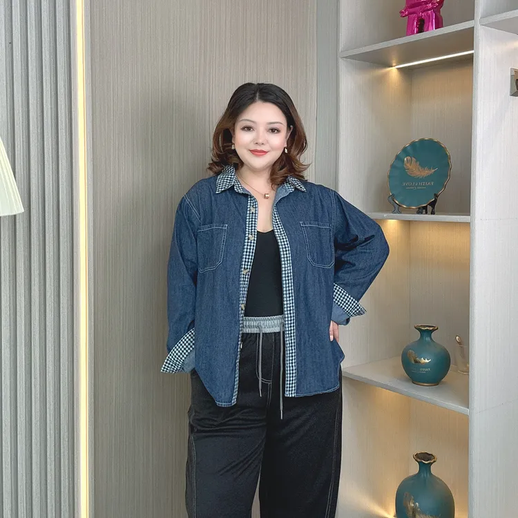 高级感复古格子拼接蓝色牛仔衬衫上衣女春秋大码胖mm长袖衬衣外套