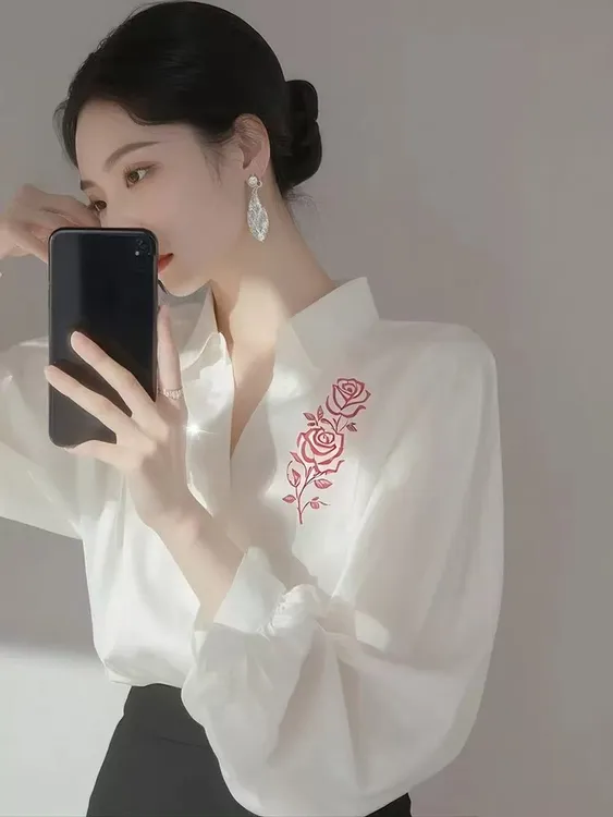 时尚气质小众秋季百搭宽松慵懒风高级感穿搭减龄小衫法式印花上衣