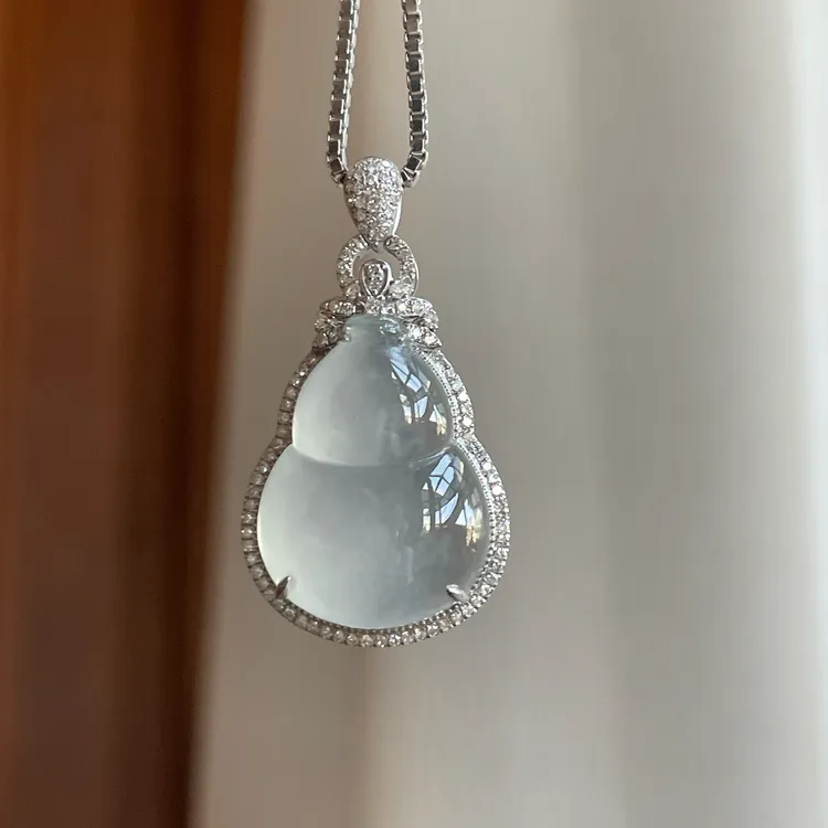 缅甸天然A货翡翠葫芦吊坠18k金钻镶冰种冰润翡翠葫芦精致甜美吊坠