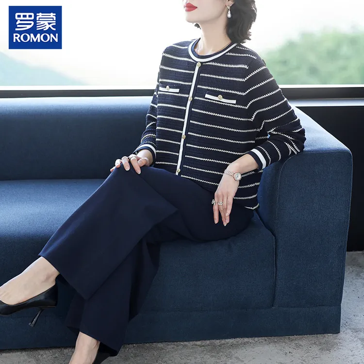 罗蒙洋气妈妈秋装简约条纹套装2025新款中老年女装气质针织两件套