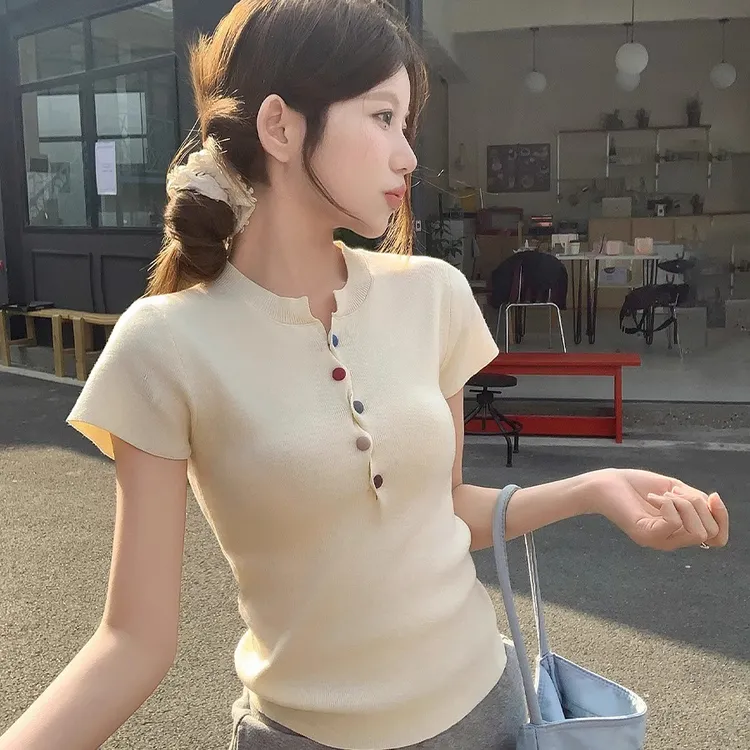 夏日多巴胺穿搭2025新款针织短袖T恤女修身显瘦辣妹短款正肩上衣