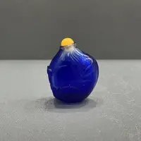 琉璃雕刻纹鼻烟壶