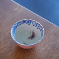 【YR】粉红描金斗彩  （蝴蝶花） 撇口杯