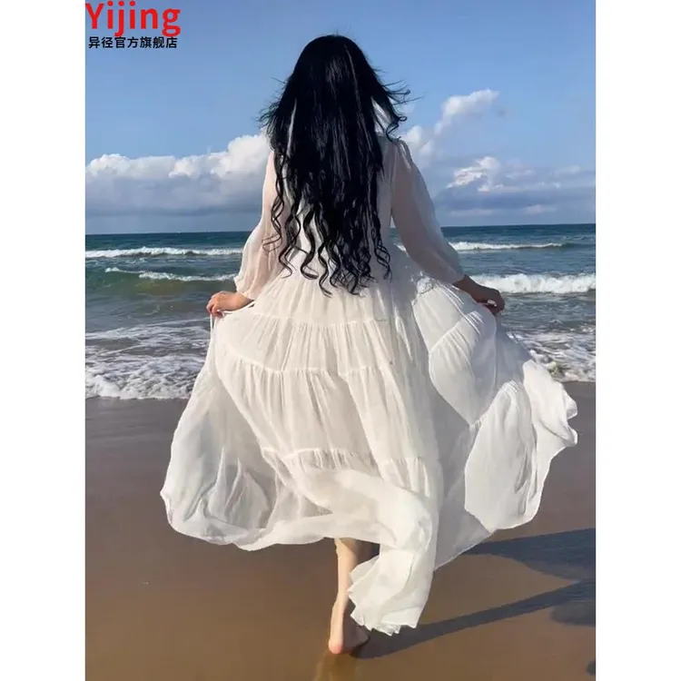 海边度假白色绝美连衣裙2025新款女装韩系风格穿搭高冷御姐风裙子