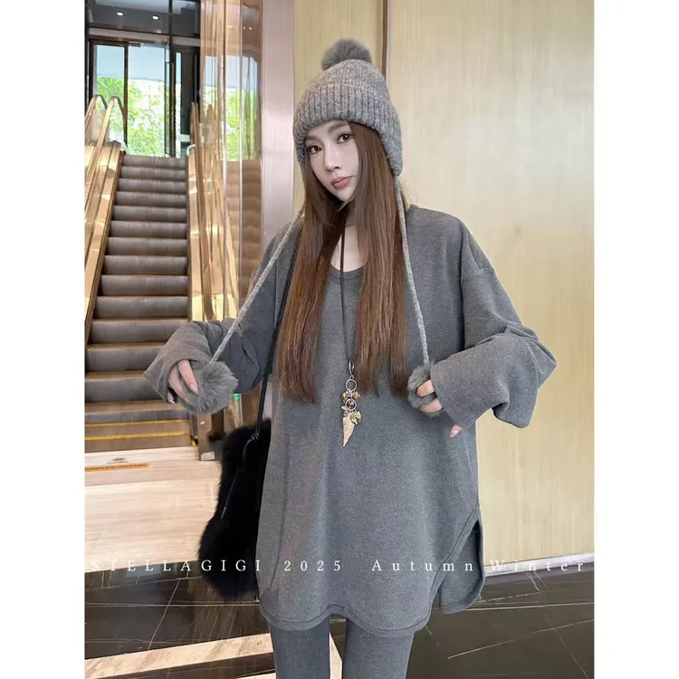 SG / 杨依姗 AW极简舒适 下摆弧形V领长袖T恤T-20252181