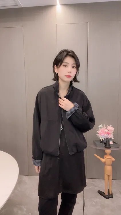 韩系早秋季独特超好看外套韩里韩气的穿搭休闲短款工装夹克风衣女