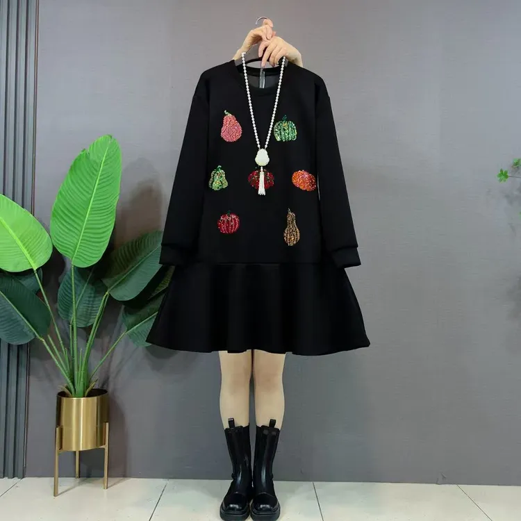 欧货重工烫钻圆领卫衣裙女冬季新款宽松休闲减龄洋气百搭连衣裙