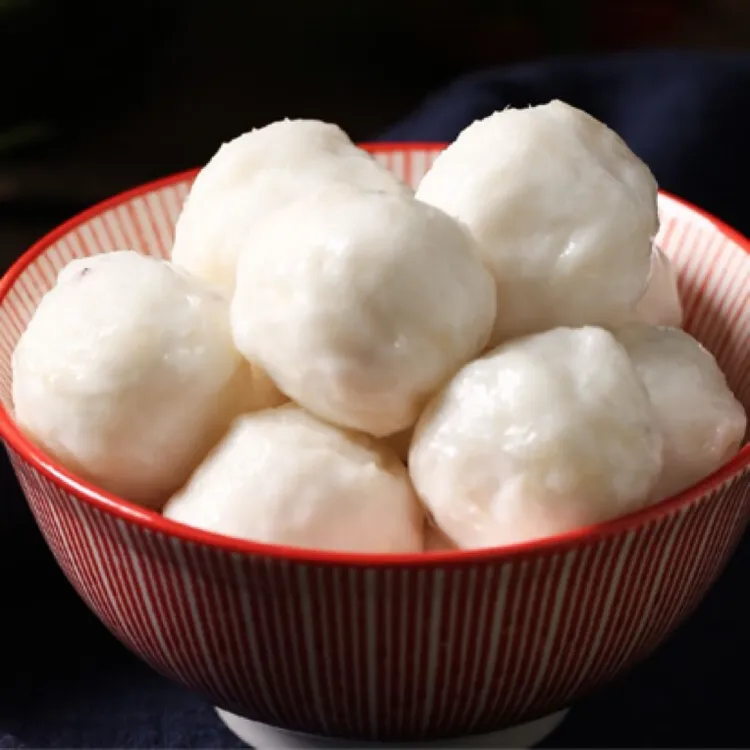 潮汕正宗手打墨鱼丸鲜虾丸火锅烧烤关东煮新鲜食材，口感酥脆香甜！