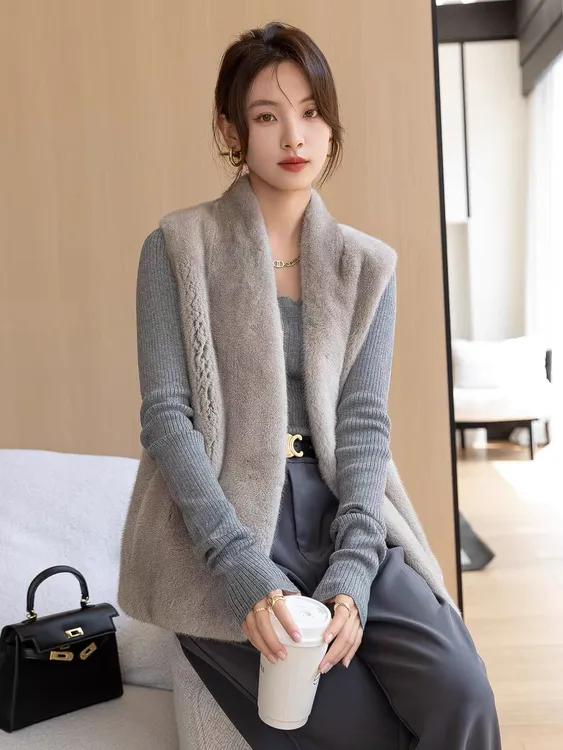 貂绒马甲小众时尚百搭女V领环保水貂绒毛一体皮毛无袖短款秋冬25