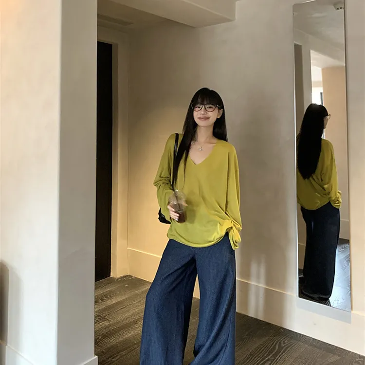 【新品福利】橄榄绿薄款v领长袖T恤女夏季新款纯色宽松多巴胺服装女