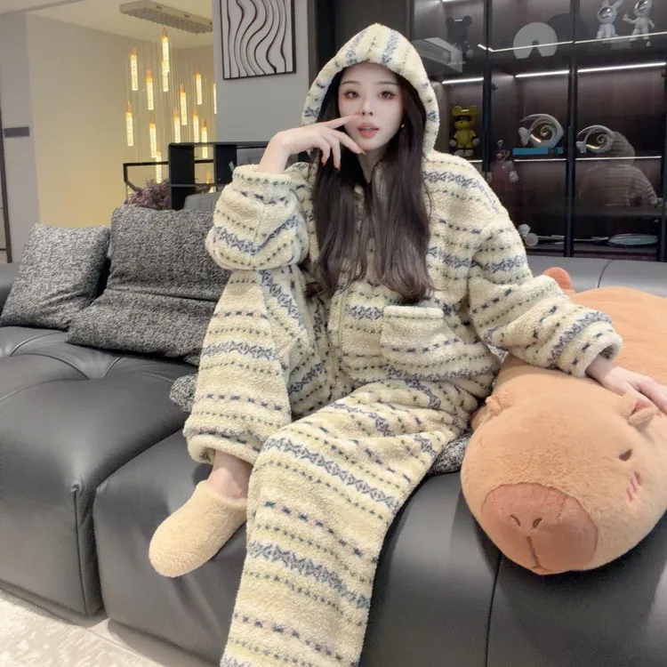 韩版复古条纹珊瑚绒连帽睡衣女冬季新款加厚保暖套装可外穿家居服