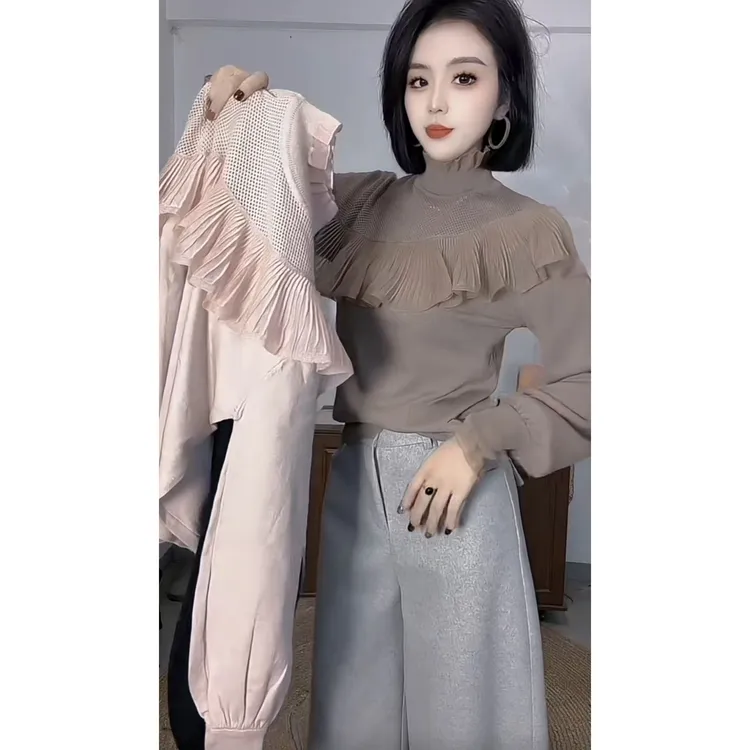 今年流行穿搭2025秋冬新款温柔透气褶皱木耳边设计感高领长袖上衣