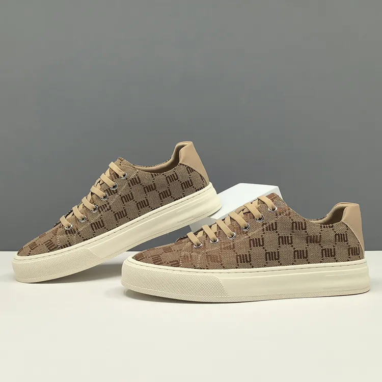 潮牌男鞋2025新款轻奢板鞋百搭鞋子男款舒适休闲鞋一脚蹬透气布鞋