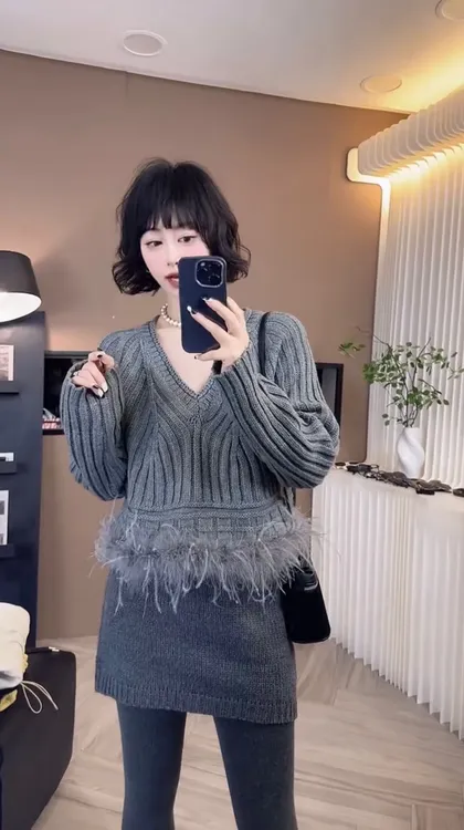 欧货毛絮拼接V领坑条毛衣女时尚小众设计气质显瘦百搭针织衫上衣