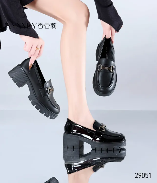 香香莉2025春季女鞋29051粗跟厚底学生舒适漆皮亮片乐福鞋女单鞋