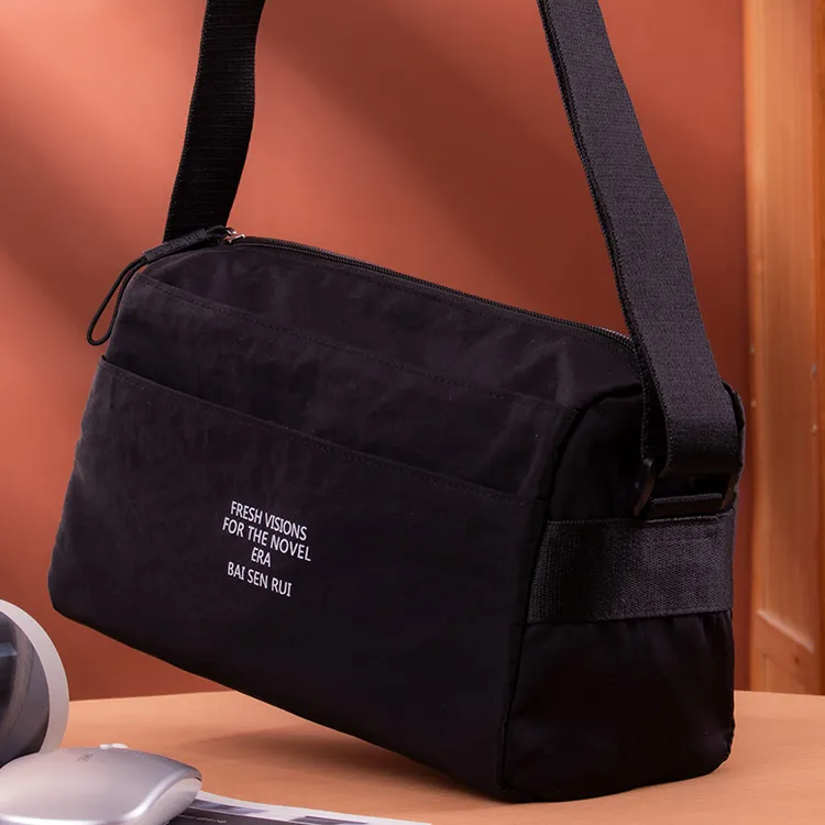 斜挎包男士2025新款多隔层帆布单肩包男小包大容量时尚简约通勤包