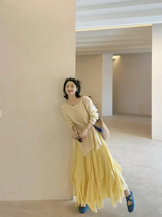 2025春季新款小众设计感黄色宽松捏饰显瘦针织衫不规则半身裙套装