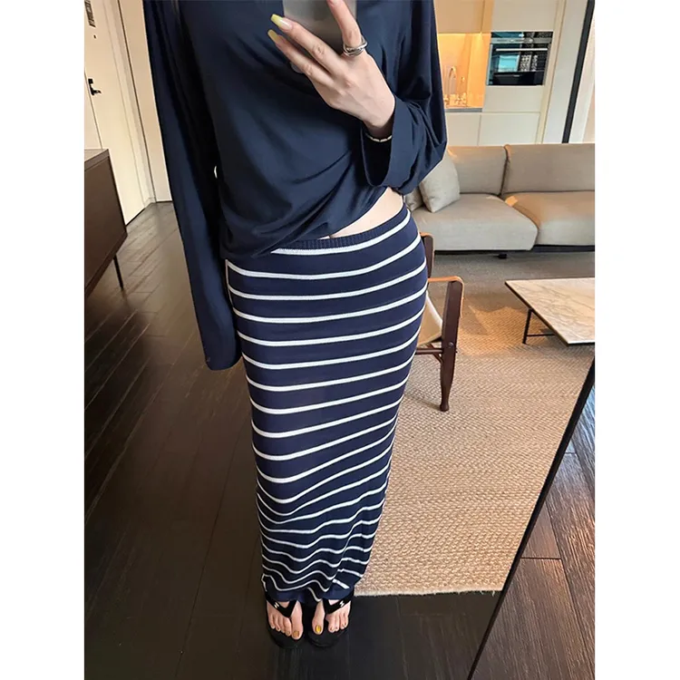 慵懒感撞色条纹针织半身裙女早秋新款修身显瘦气质休闲垂感长裙子