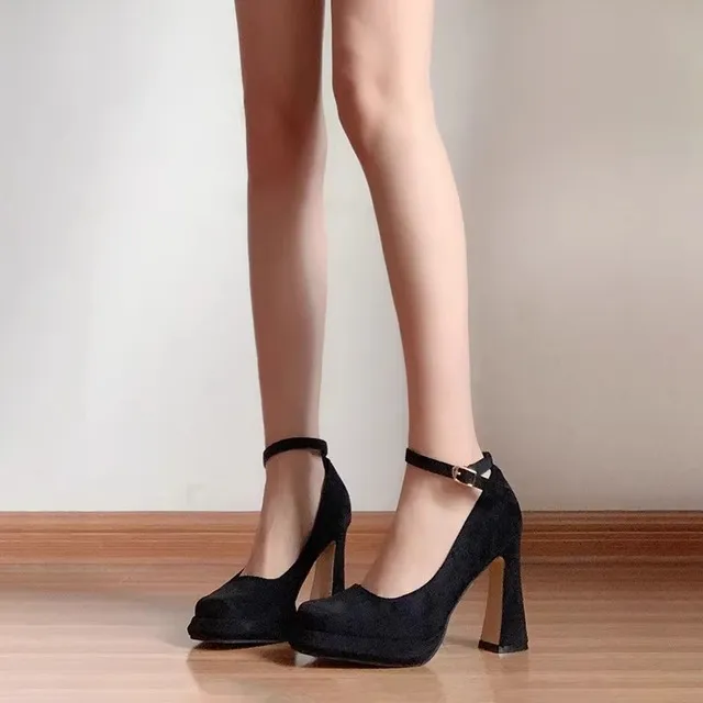 黑色高跟鞋女2025年新款气质春秋厚底防水台一字扣带单鞋粗跟冬季