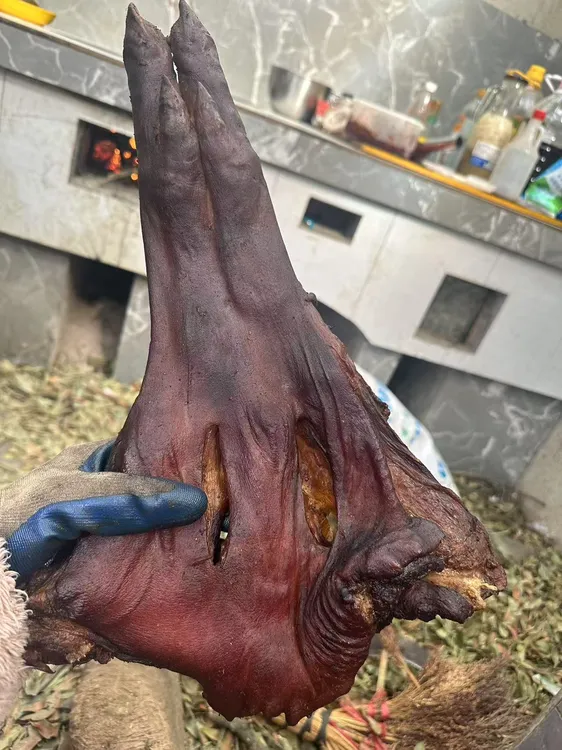 腊猪脚到手3斤5斤贵州乡下土猪烧好洗好砍好发货