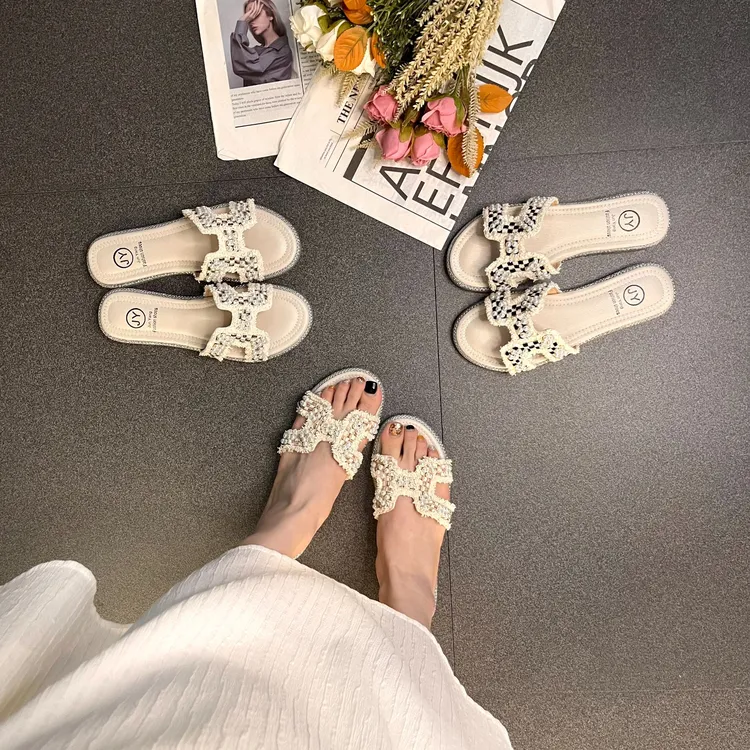 2025水钻修面皮夏季休闲风平跟一字拖沙滩鞋网红软底凉鞋女鞋外穿