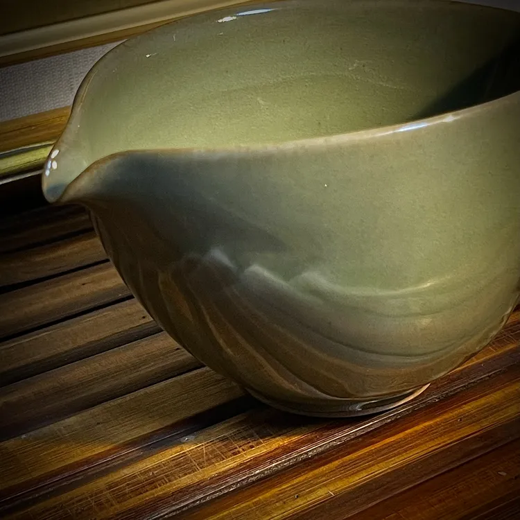 钧窑跨界 | 苗幸伟全手工雕刻山水气煤窑龙泉梅子青釉公道杯