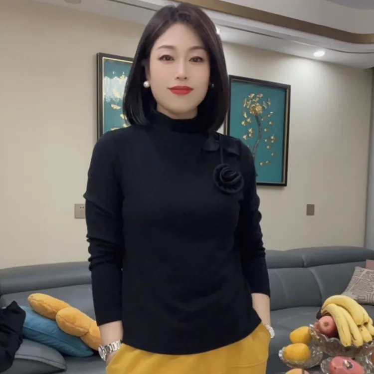 25226早秋时尚百搭减龄一支花打底小衫