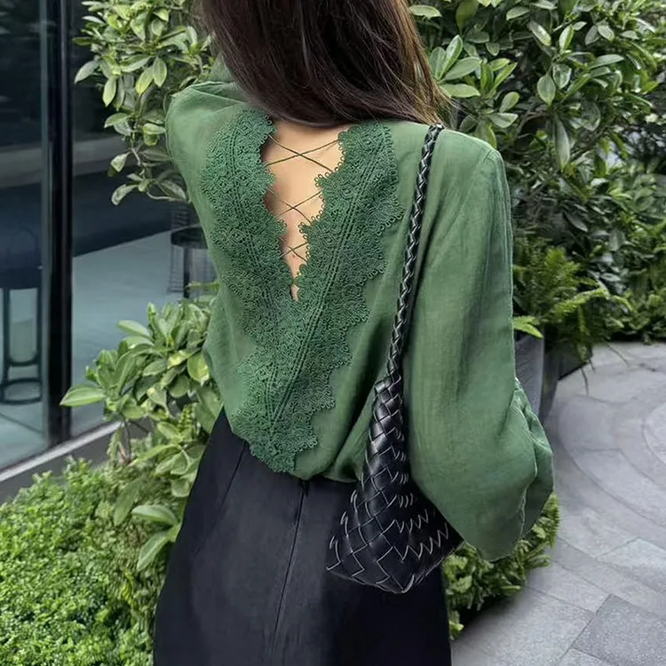 法式设计感V领衬衫女夏季2025新款宽松显瘦独特别致镂空长袖衬衣