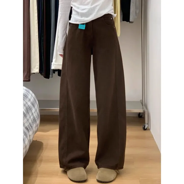 美拉德咖色直筒牛仔裤女秋冬大码女装宽松显瘦梨形身材弯刀阔腿裤