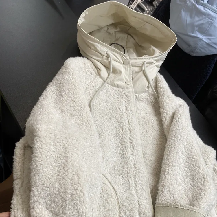 米尔小可女大童青少年米杏色冬季外套皮毛一体