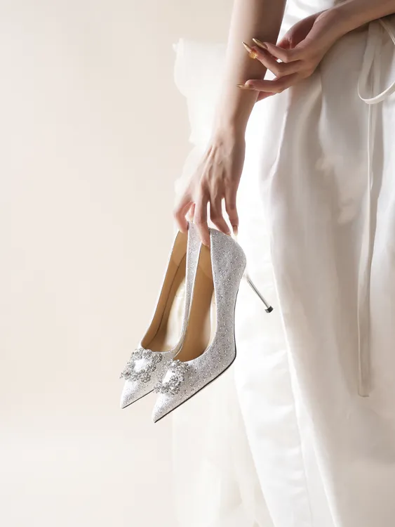 Young Rich婚鞋女2025新款新娘鞋禾秀婚纱绝美不累脚银色高跟鞋女