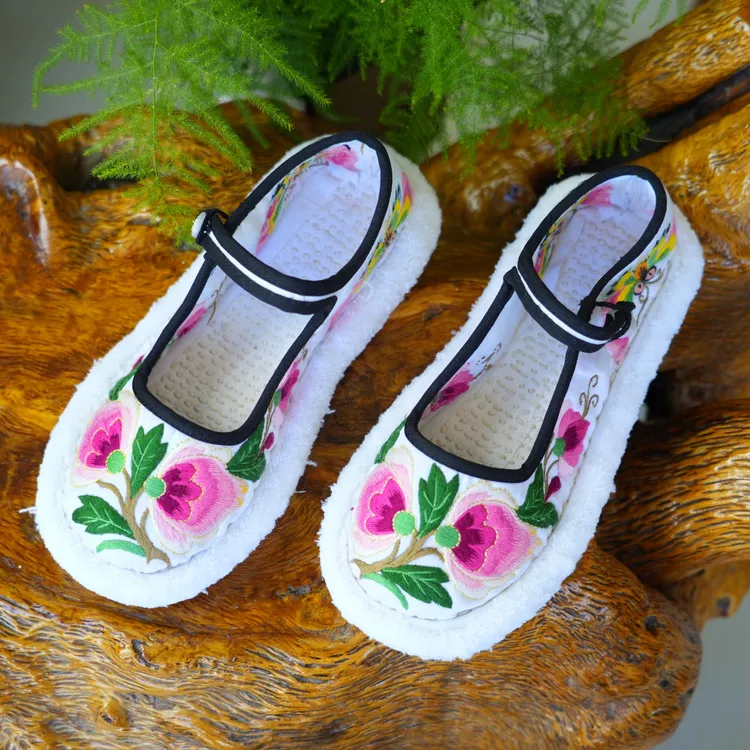 34码女士纯手工虎头绣花毛边鞋绣花鞋古风平底布鞋鞋面